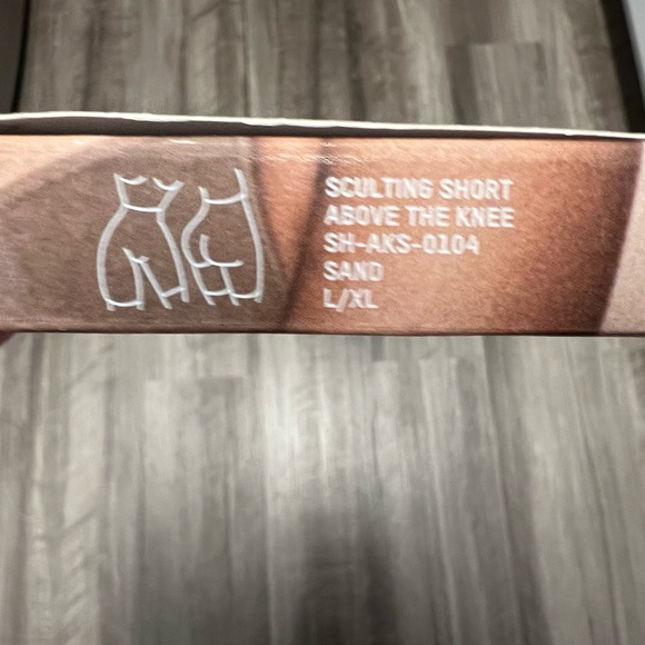 Skims Sculpting Short Above The Knee With Open Gusset- Clay - Picture 6 of 6